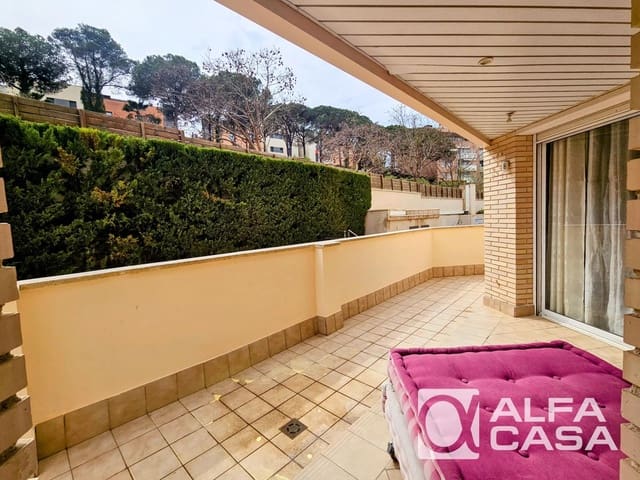 Piso de 3 habitaciones en Lloret de Mar en venta con piscina - 270.000 € (Ref: 9385856)