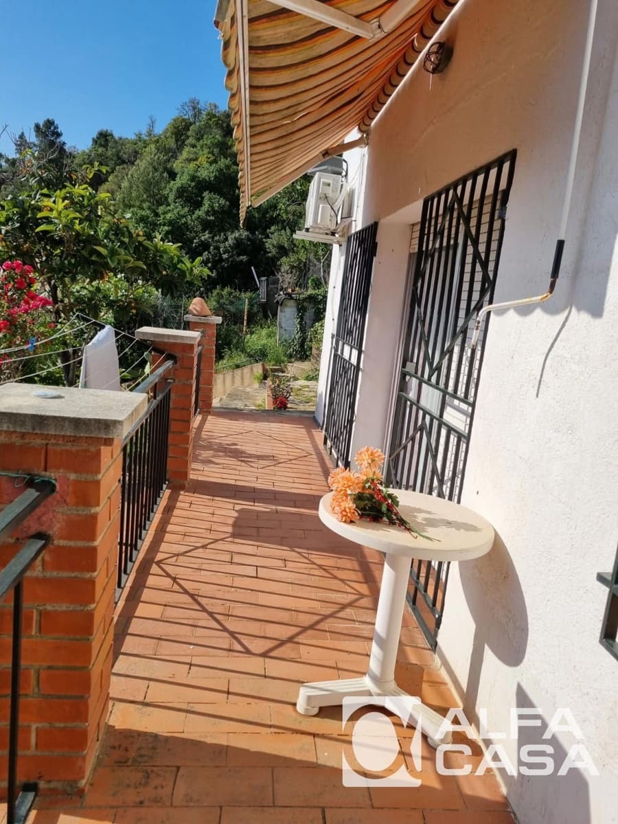 2 bedroom Villa for sale in Lloret de Mar with garage - € 128,000 (Ref: 9385857)