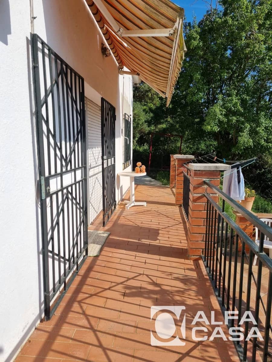 2 bedroom Villa for sale in Lloret de Mar with garage - € 128,000 (Ref: 9385857)