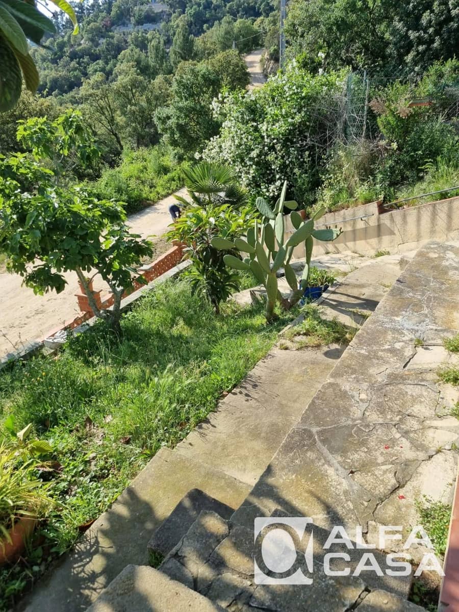 2 bedroom Villa for sale in Lloret de Mar with garage - € 128,000 (Ref: 9385857)