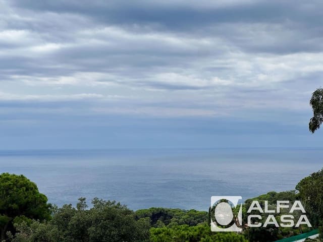 4 bedroom Villa for sale in Lloret de Mar with pool garage - € 440,000 (Ref: 9385864)