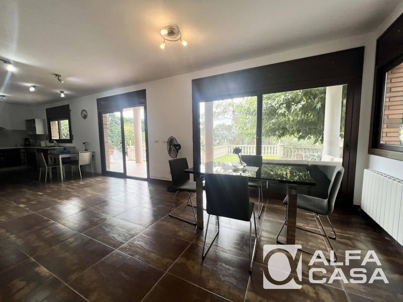 4 bedroom Villa for sale in Lloret de Mar with pool garage - € 440,000 (Ref: 9385864)