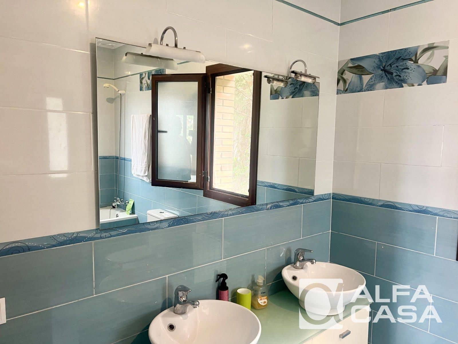 4 bedroom Villa for sale in Lloret de Mar with pool garage - € 440,000 (Ref: 9385864)