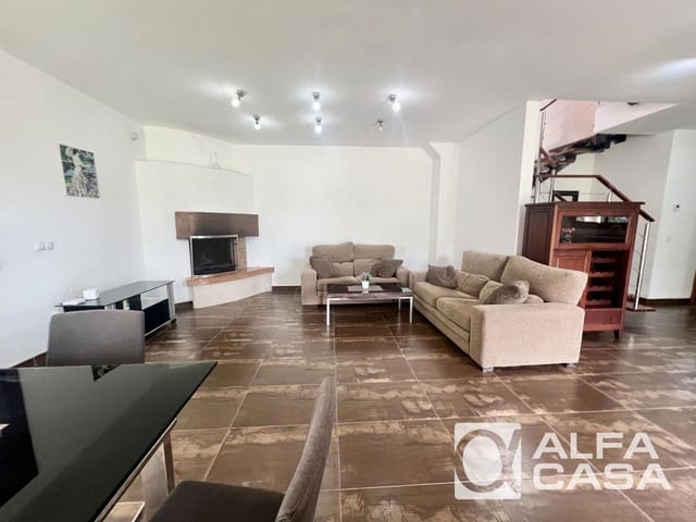 4 bedroom Villa for sale in Lloret de Mar with pool garage - € 440,000 (Ref: 9385864)