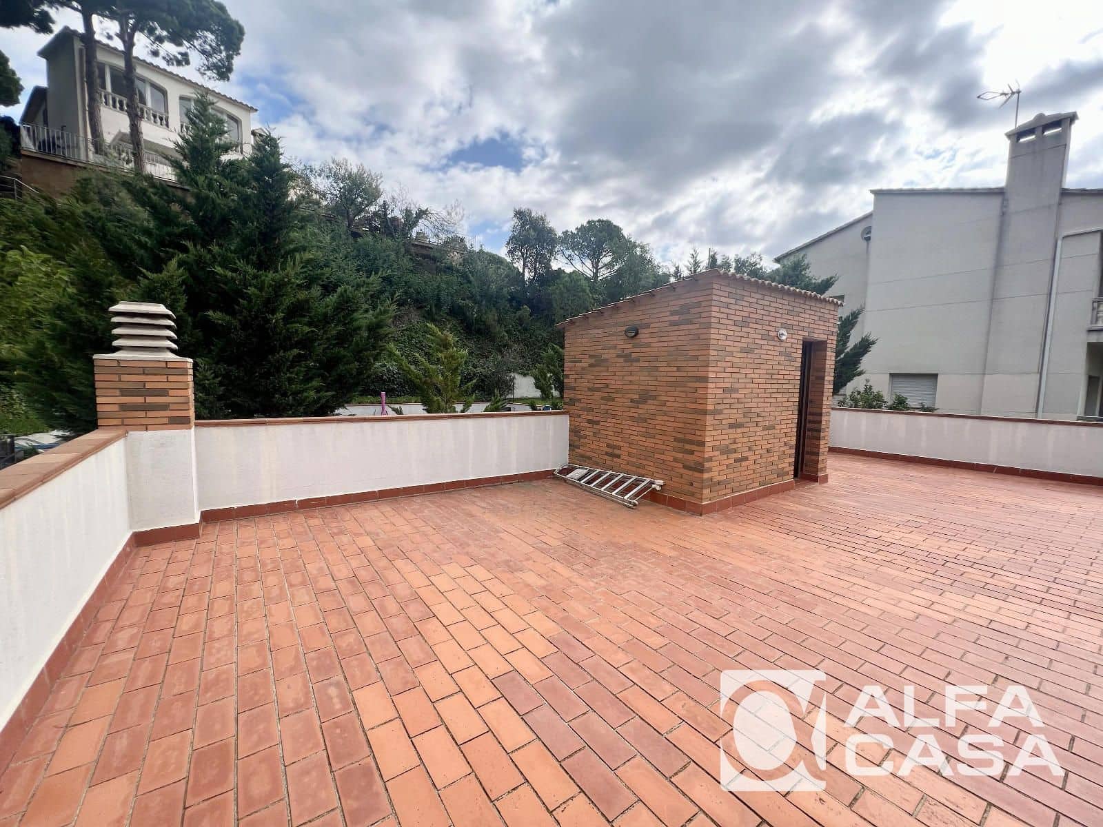 4 bedroom Villa for sale in Lloret de Mar with pool garage - € 440,000 (Ref: 9385864)