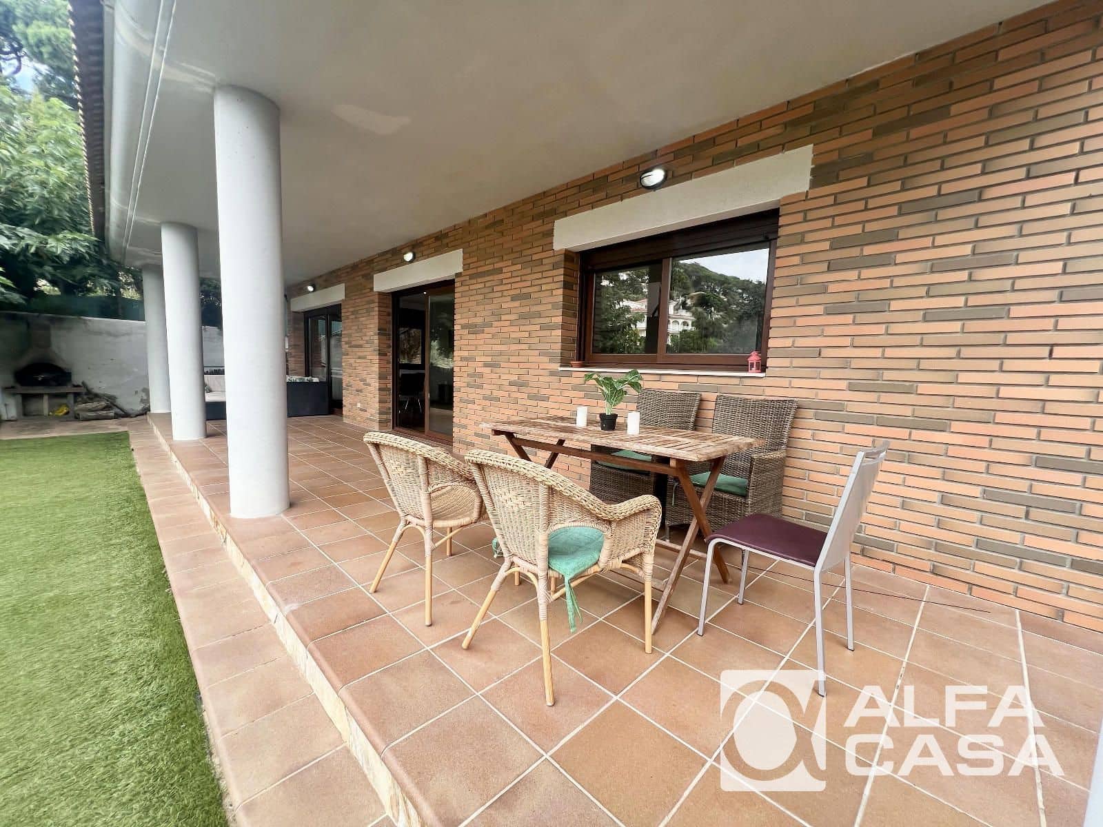 4 bedroom Villa for sale in Lloret de Mar with pool garage - € 440,000 (Ref: 9385864)