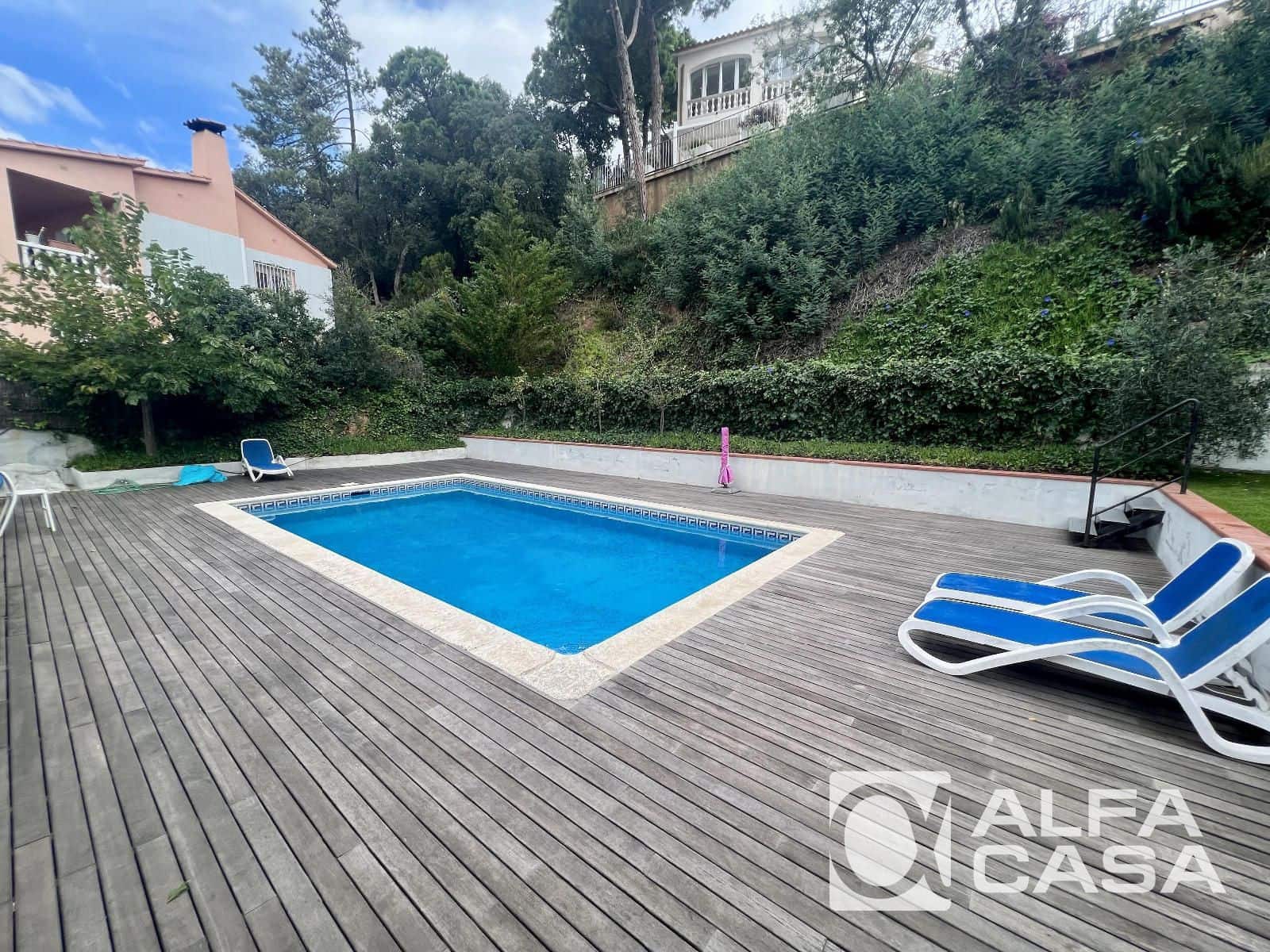 4 bedroom Villa for sale in Lloret de Mar with pool garage - € 440,000 (Ref: 9385864)