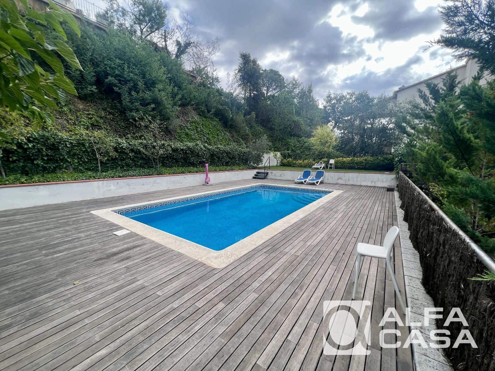 4 bedroom Villa for sale in Lloret de Mar with pool garage - € 440,000 (Ref: 9385864)