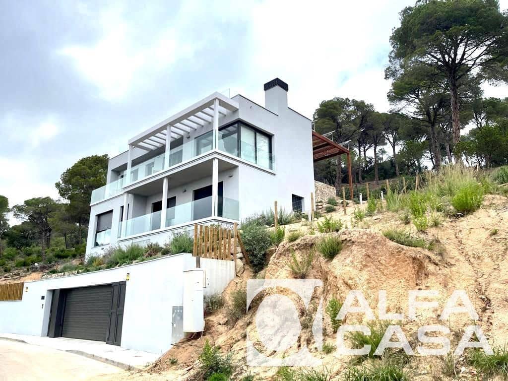 4 bedroom Villa for sale in Lloret de Mar with pool garage - € 869,500 (Ref: 9385869)