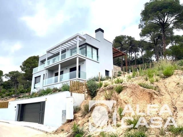 4 bedroom Villa for sale in Lloret de Mar with pool garage - € 869,500 (Ref: 9385869)
