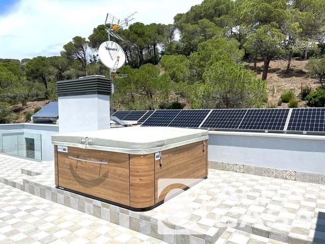 4 bedroom Villa for sale in Lloret de Mar with pool garage - € 869,500 (Ref: 9385869)