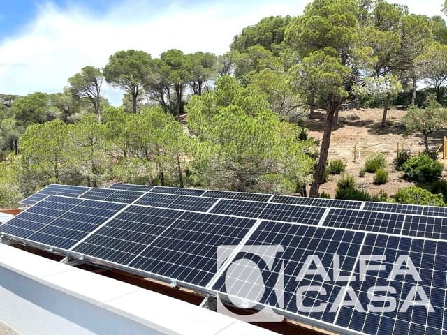 4 bedroom Villa for sale in Lloret de Mar with pool garage - € 869,500 (Ref: 9385869)