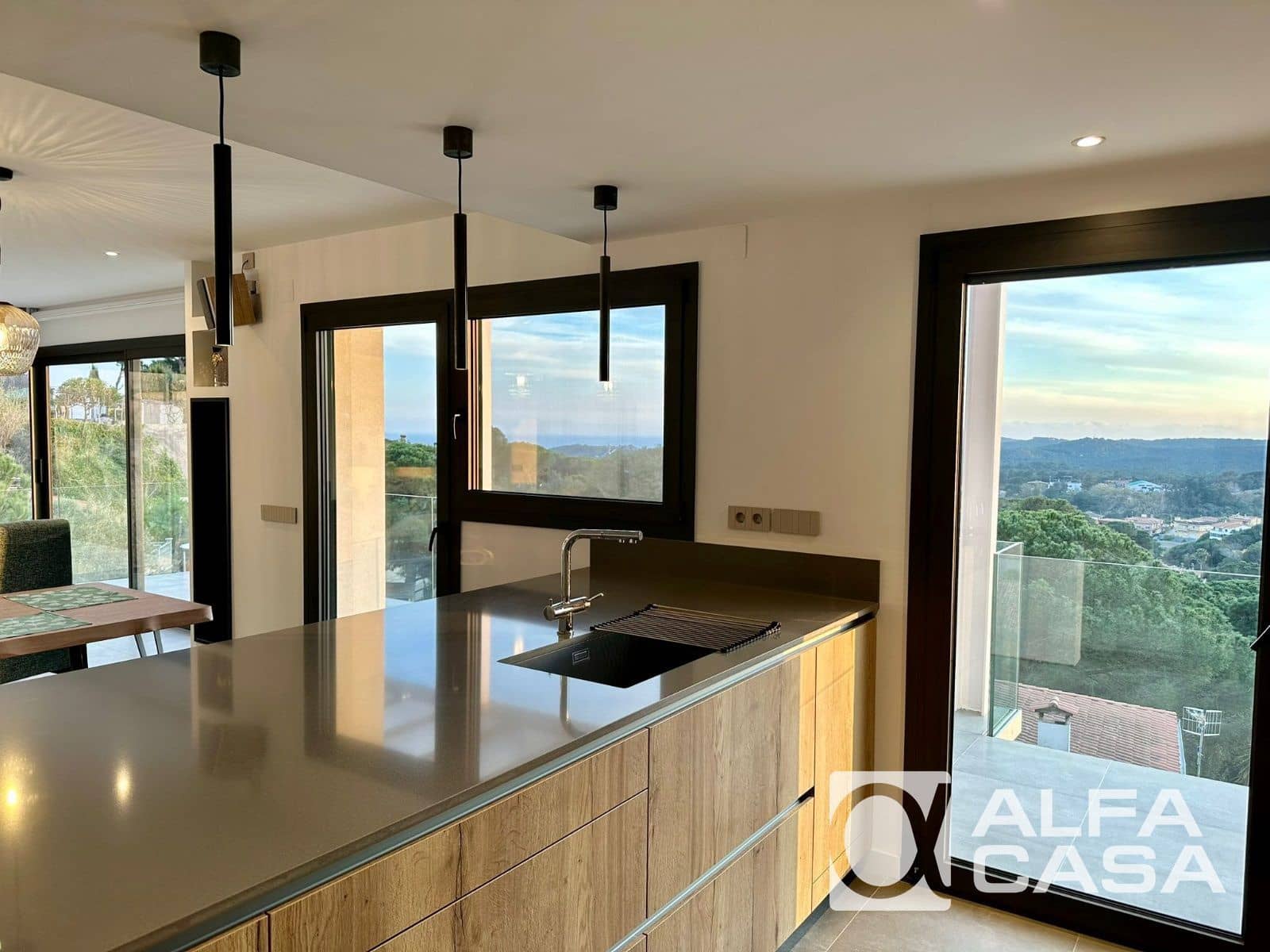 4 bedroom Villa for sale in Lloret de Mar with pool garage - € 869,500 (Ref: 9385869)