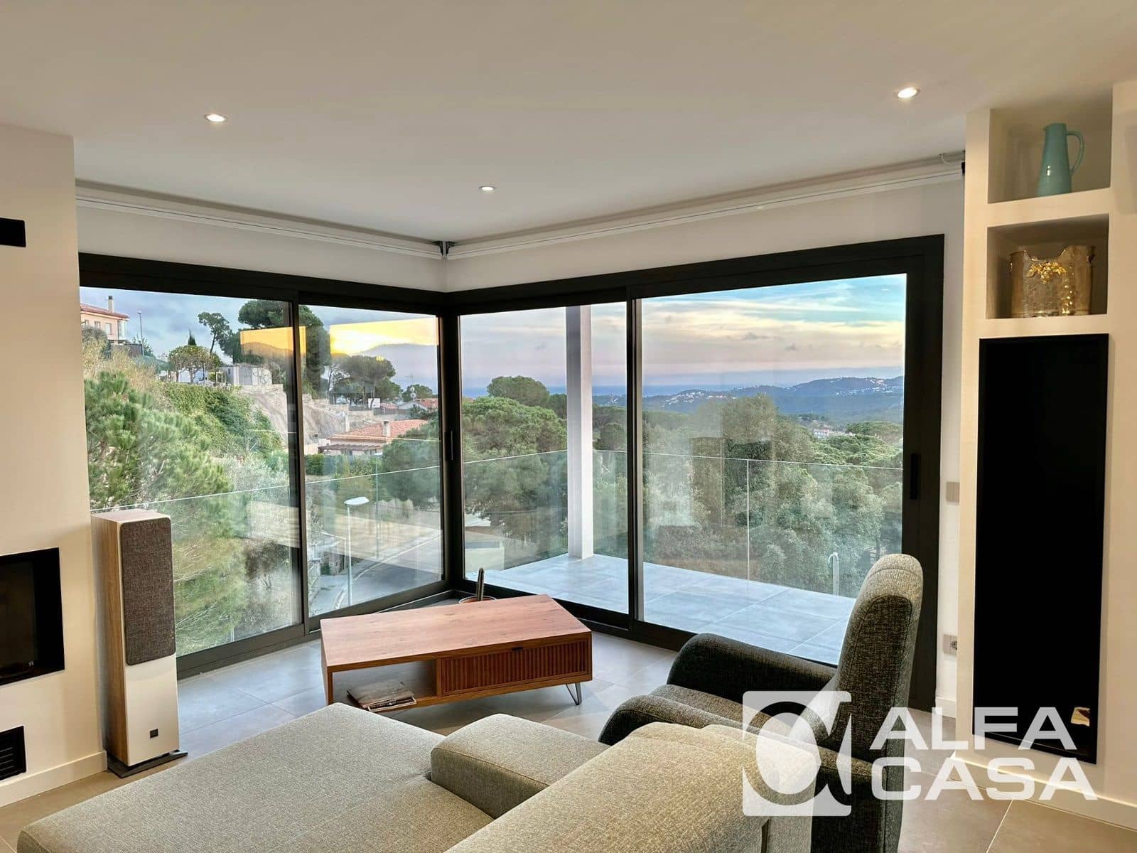 4 bedroom Villa for sale in Lloret de Mar with pool garage - € 869,500 (Ref: 9385869)