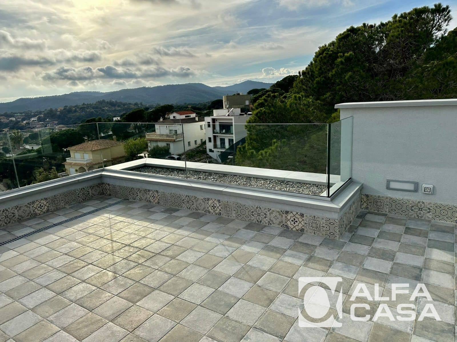 4 bedroom Villa for sale in Lloret de Mar with pool garage - € 869,500 (Ref: 9385869)