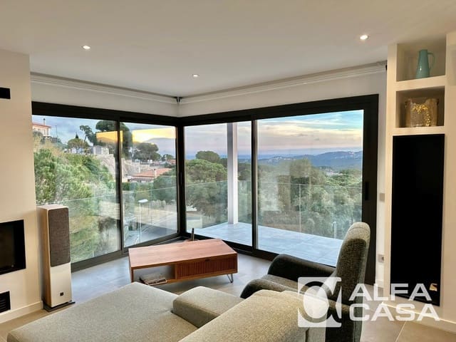 4 bedroom Villa for sale in Lloret de Mar with pool garage - € 869,500 (Ref: 9385869)