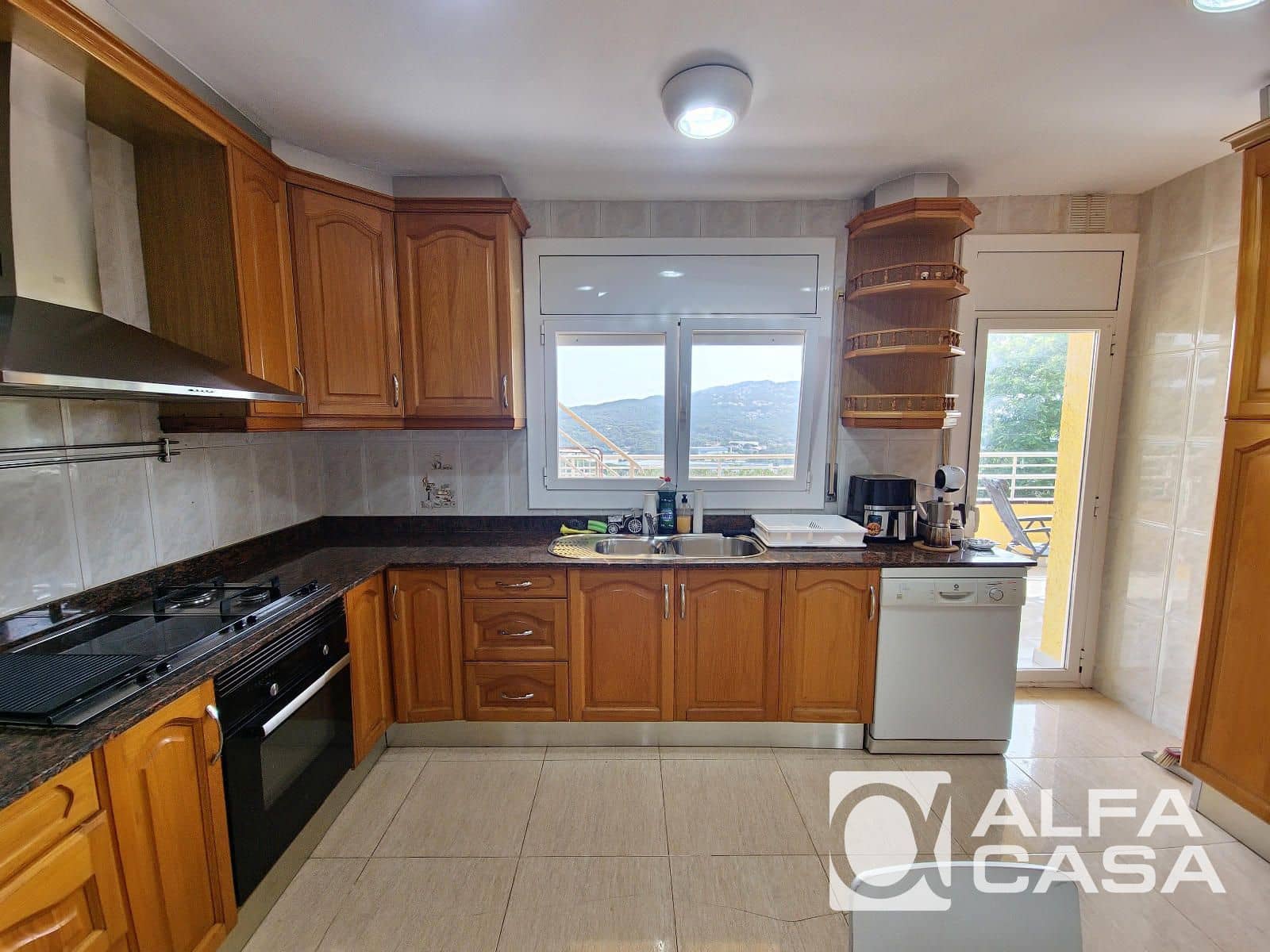 4 bedroom Villa for sale in Lloret de Mar with pool garage - € 600,000 (Ref: 9385870)
