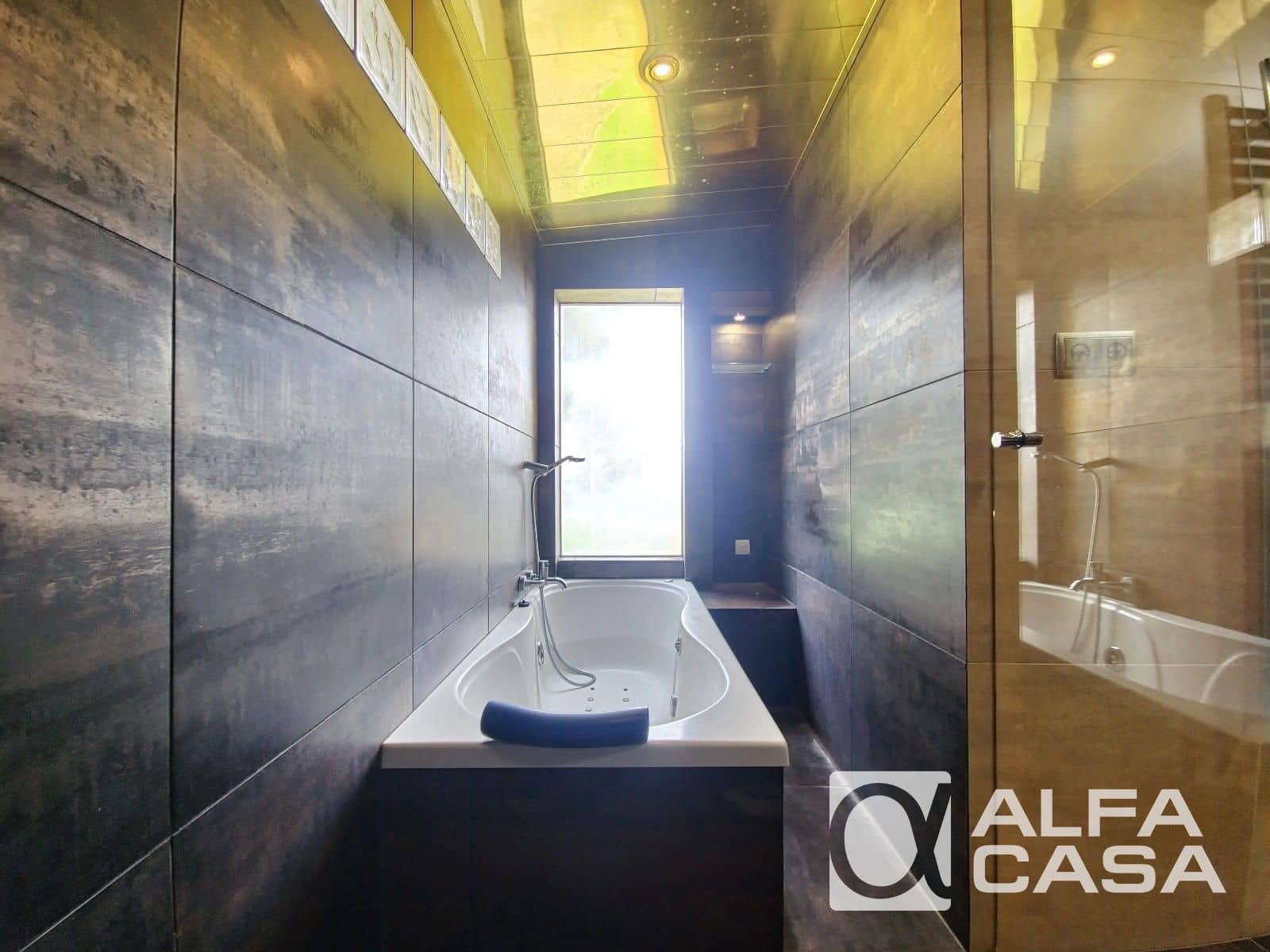 4 bedroom Villa for sale in Lloret de Mar with pool garage - € 600,000 (Ref: 9385870)