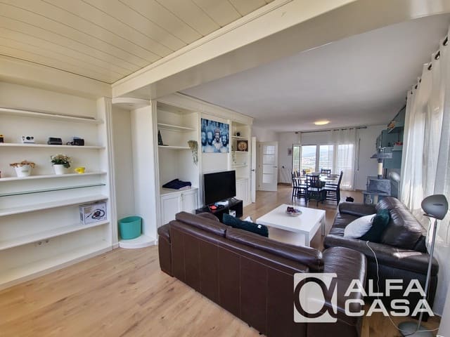 4 bedroom Villa for sale in Lloret de Mar with pool garage - € 600,000 (Ref: 9385870)