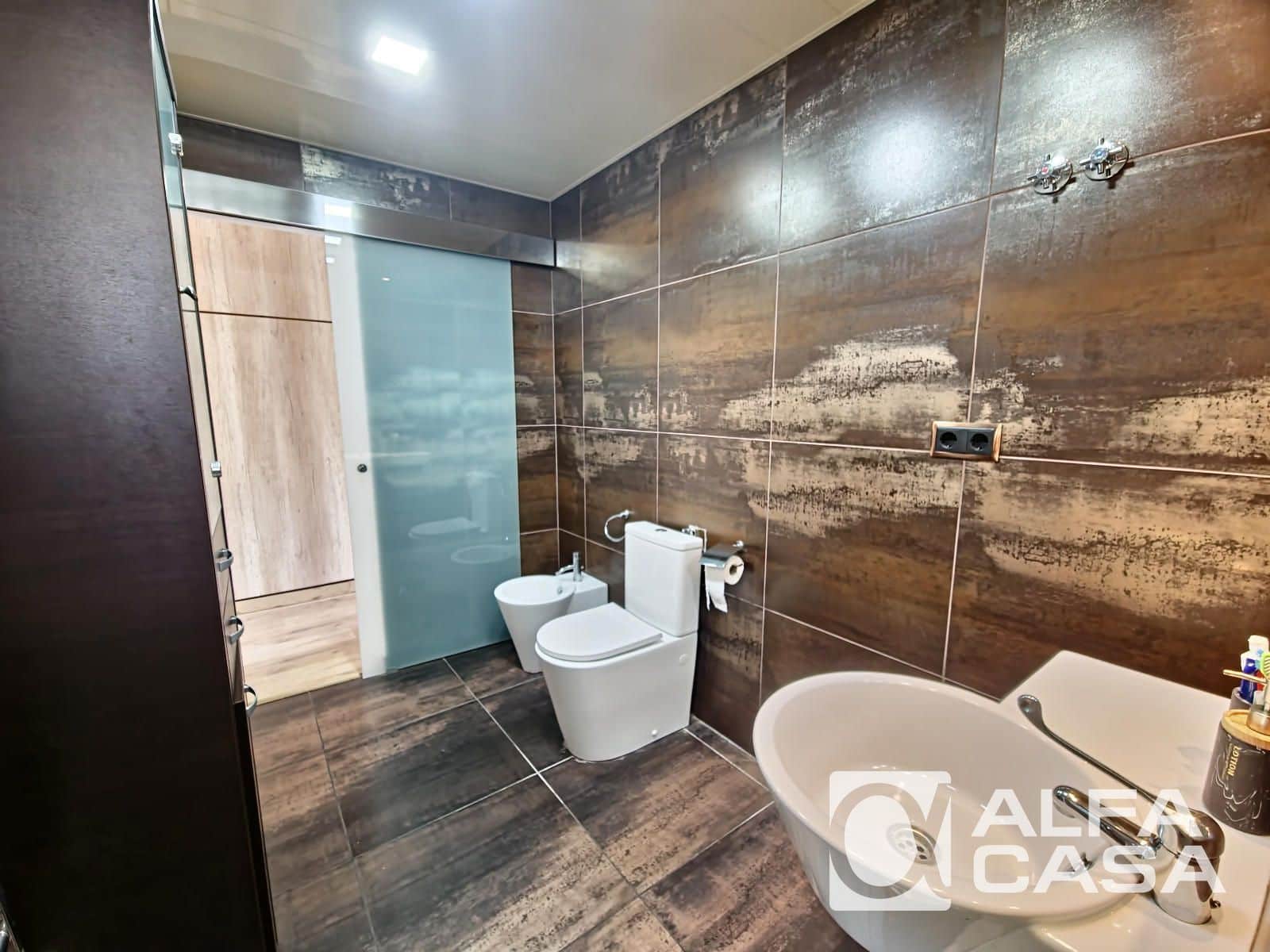 4 bedroom Villa for sale in Lloret de Mar with pool garage - € 600,000 (Ref: 9385870)