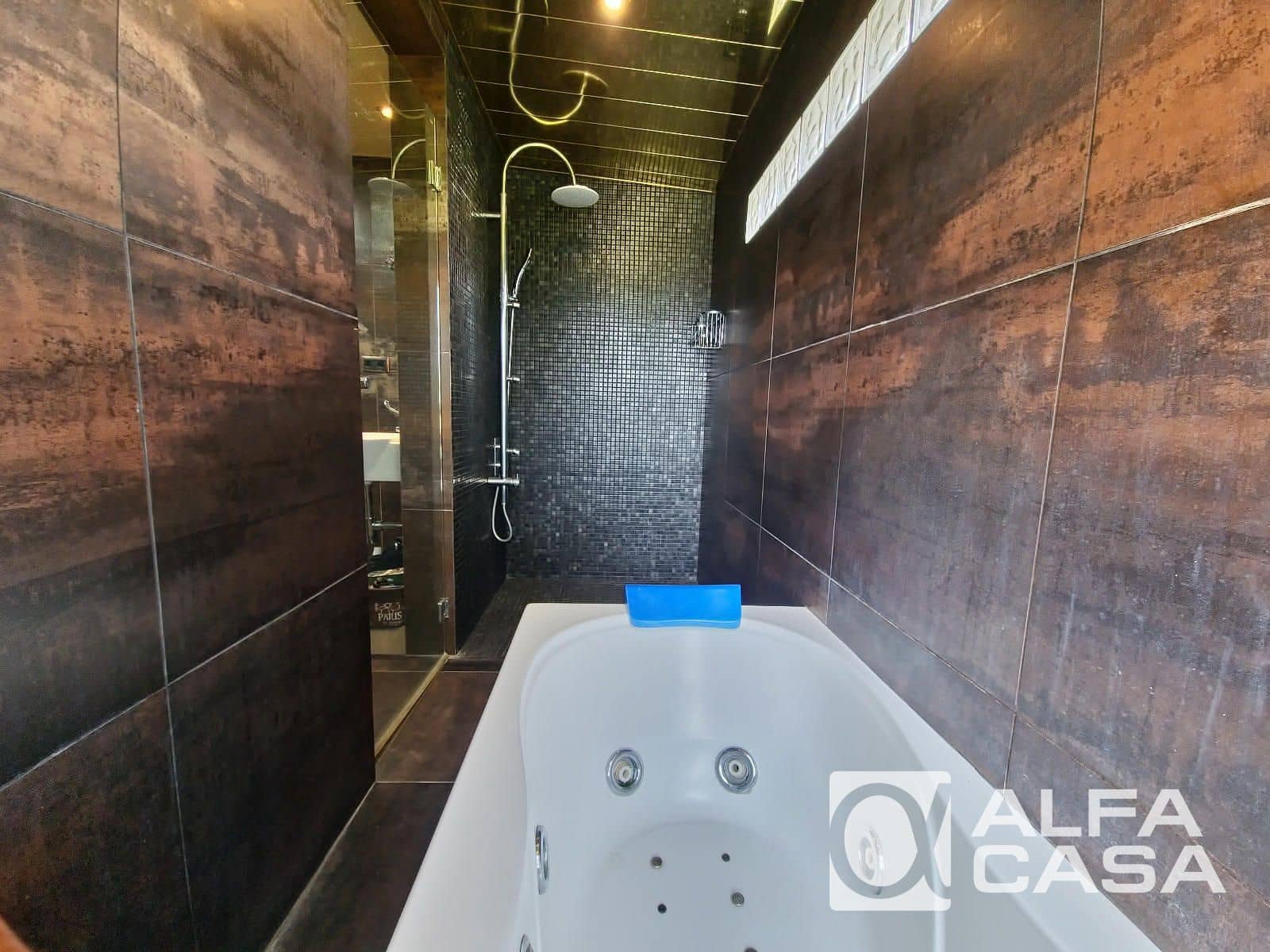 4 bedroom Villa for sale in Lloret de Mar with pool garage - € 600,000 (Ref: 9385870)