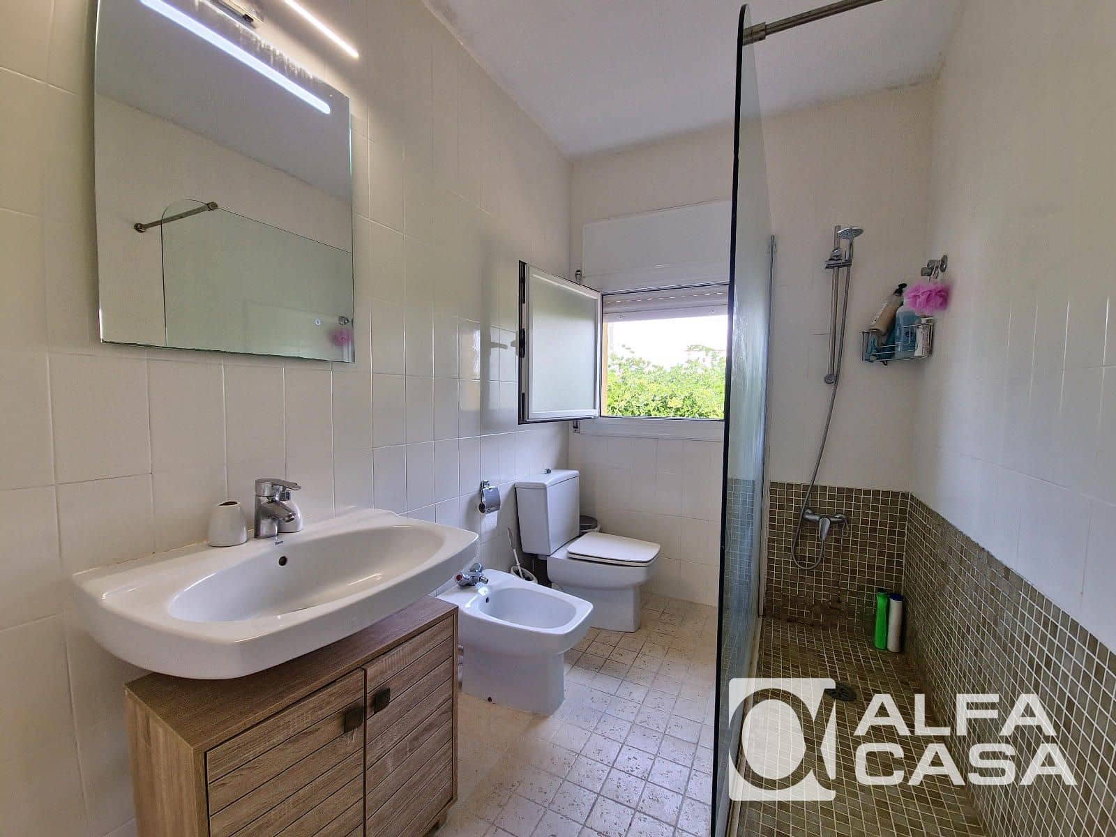 4 bedroom Villa for sale in Lloret de Mar with pool garage - € 600,000 (Ref: 9385870)