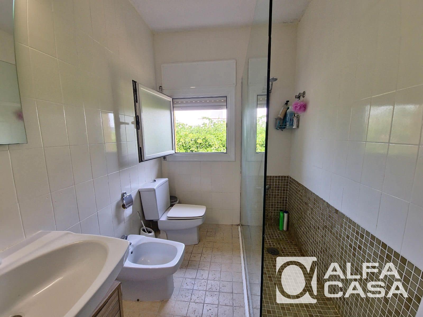 4 bedroom Villa for sale in Lloret de Mar with pool garage - € 600,000 (Ref: 9385870)