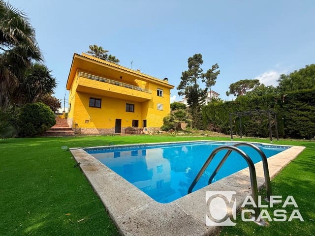 4 bedroom Villa for sale in Lloret de Mar with pool garage - € 600,000 (Ref: 9385870)