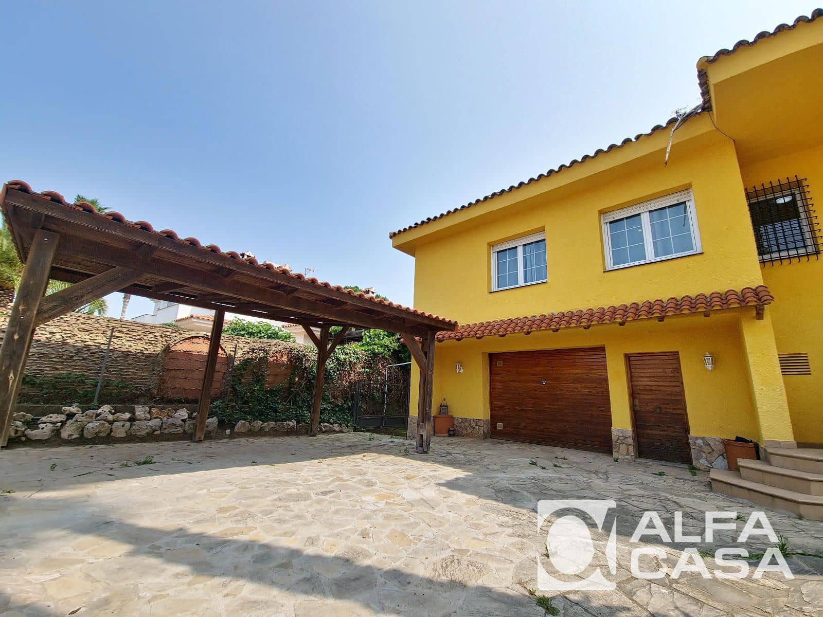 4 bedroom Villa for sale in Lloret de Mar with pool garage - € 600,000 (Ref: 9385870)