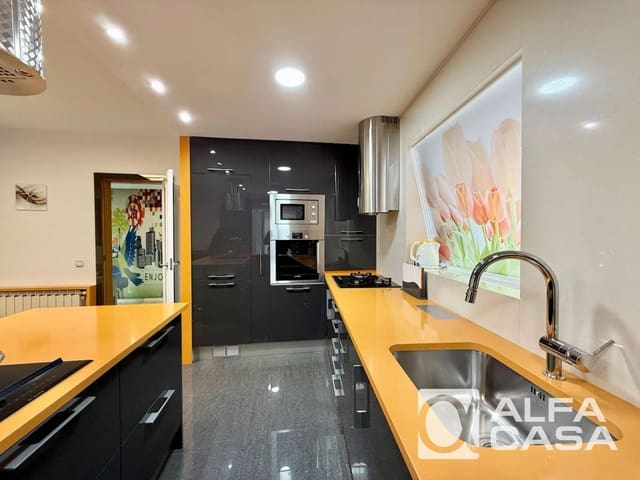 3 soveværelse Lejlighed til salg i Lloret de Mar med garage - € 365.000 (Ref: 9385874)