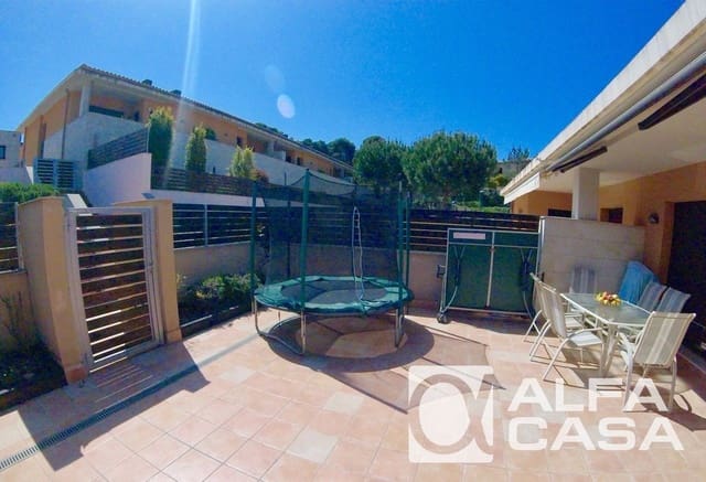 4 bedroom Townhouse for sale in Lloret de Mar with pool garage - € 550,000 (Ref: 9385875)