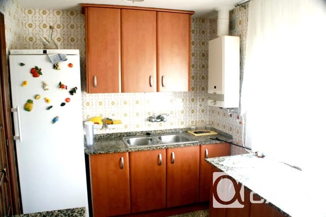 4 soverom Villa til salgs i Maçanet de la Selva med svømmebasseng garasje - € 290 000 (Ref: 9385876)