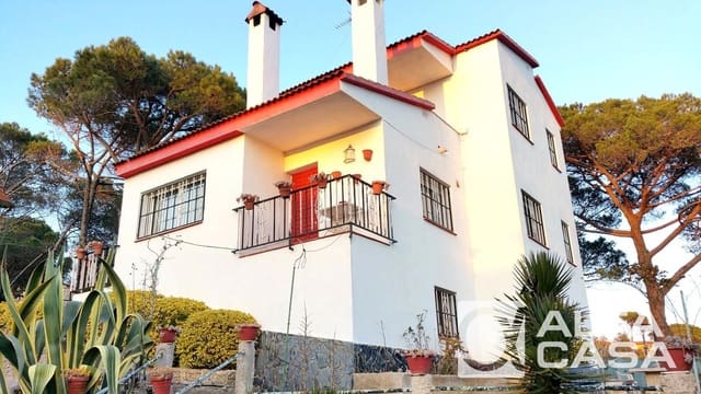 4 soverom Villa til salgs i Maçanet de la Selva med svømmebasseng garasje - € 290 000 (Ref: 9385876)