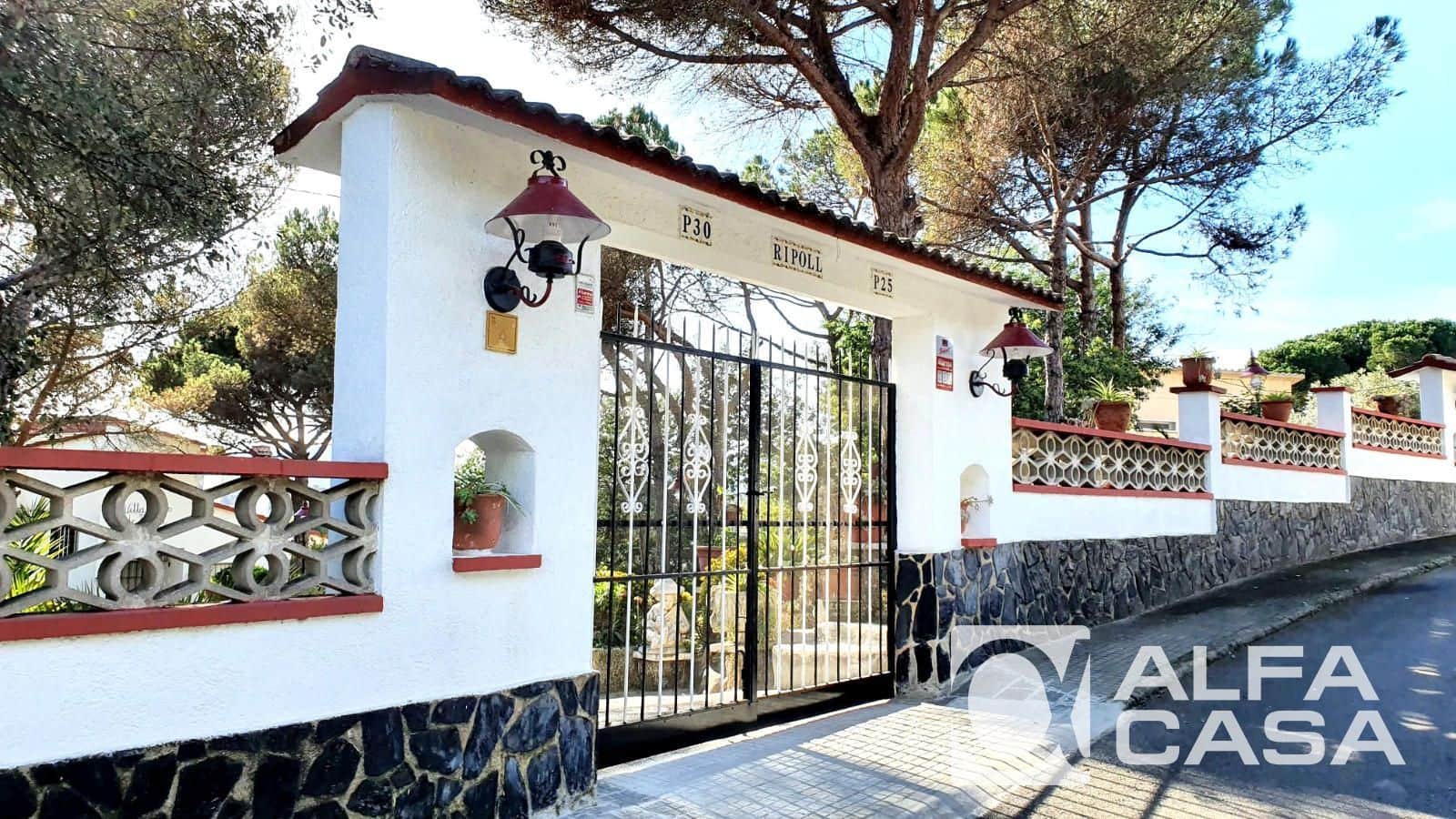 4 sypialnia Willa na sprzedaż w Macanet de la Selva z basenem garażem - 290 000 € (Ref: 9385876)