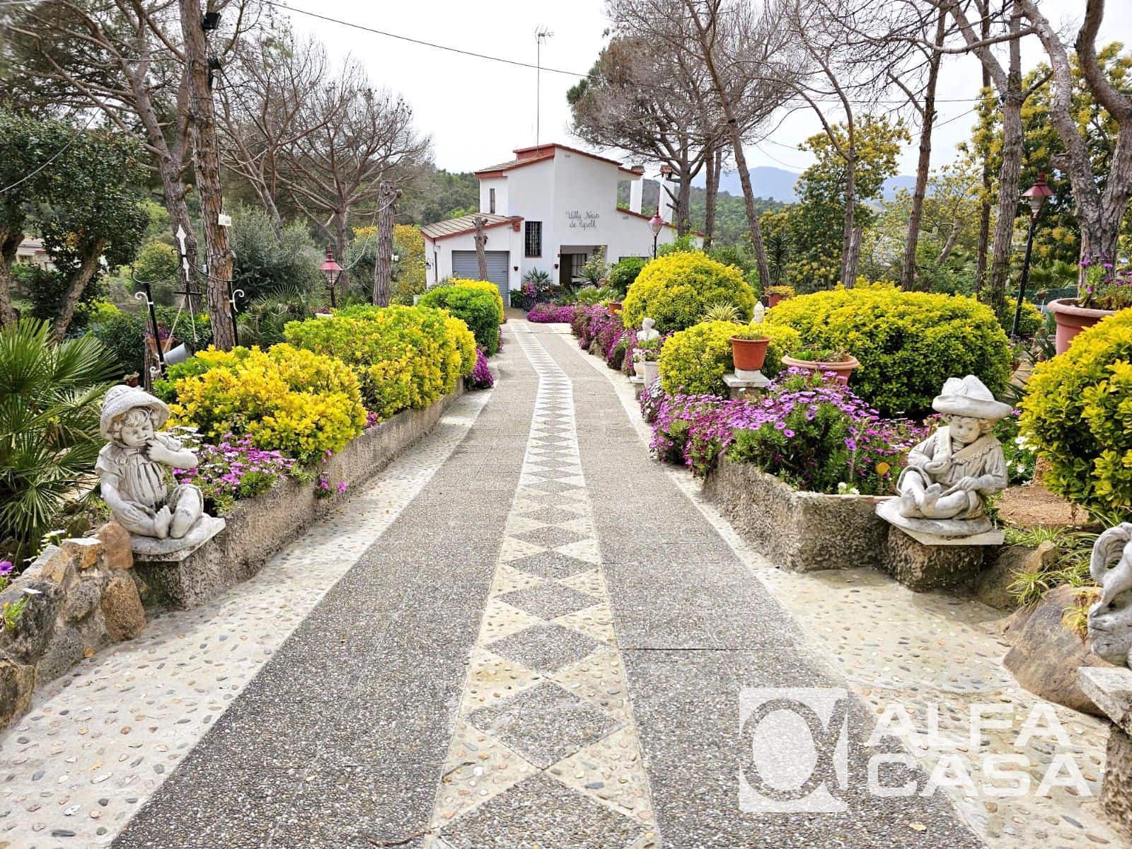 4 sypialnia Willa na sprzedaż w Macanet de la Selva z basenem garażem - 290 000 € (Ref: 9385876)