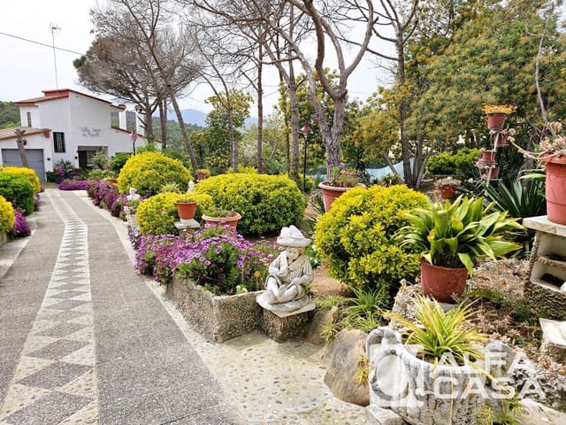 4 soverom Villa til salgs i Maçanet de la Selva med svømmebasseng garasje - € 290 000 (Ref: 9385876)