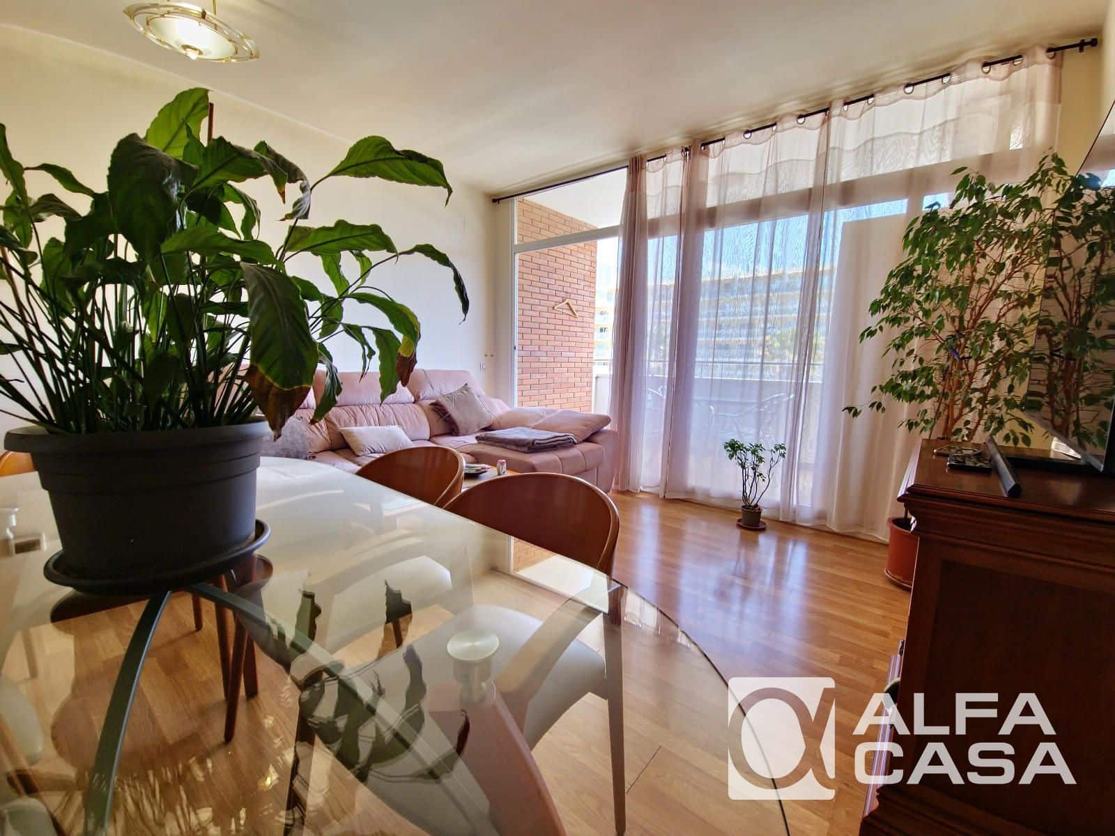 Piso de 3 habitaciones en Lloret de Mar en venta con piscina - 299.000 € (Ref: 9385877)