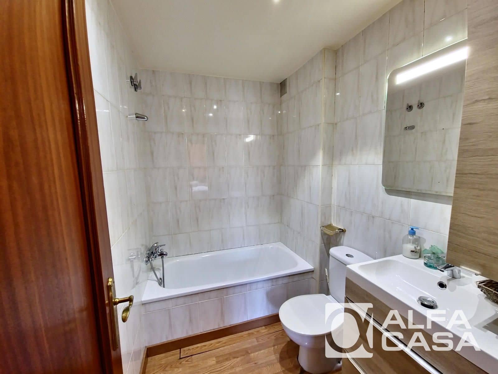 Piso de 3 habitaciones en Lloret de Mar en venta con piscina - 299.000 € (Ref: 9385877)