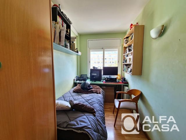 Piso de 3 habitaciones en Lloret de Mar en venta con piscina - 299.000 € (Ref: 9385877)