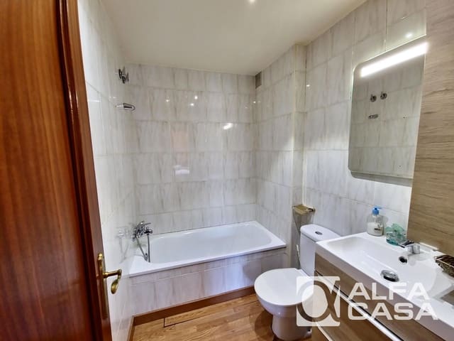 Piso de 3 habitaciones en Lloret de Mar en venta con piscina - 299.000 € (Ref: 9385877)