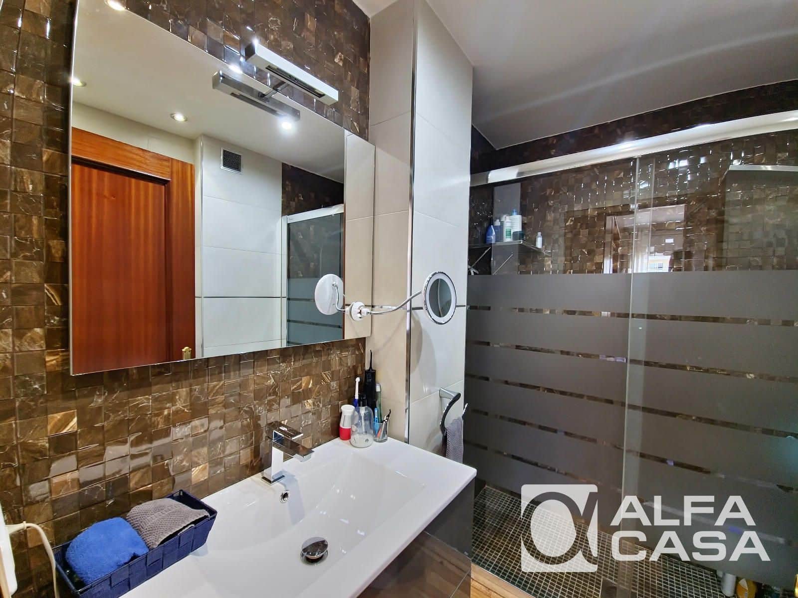 Piso de 3 habitaciones en Lloret de Mar en venta con piscina - 299.000 € (Ref: 9385877)