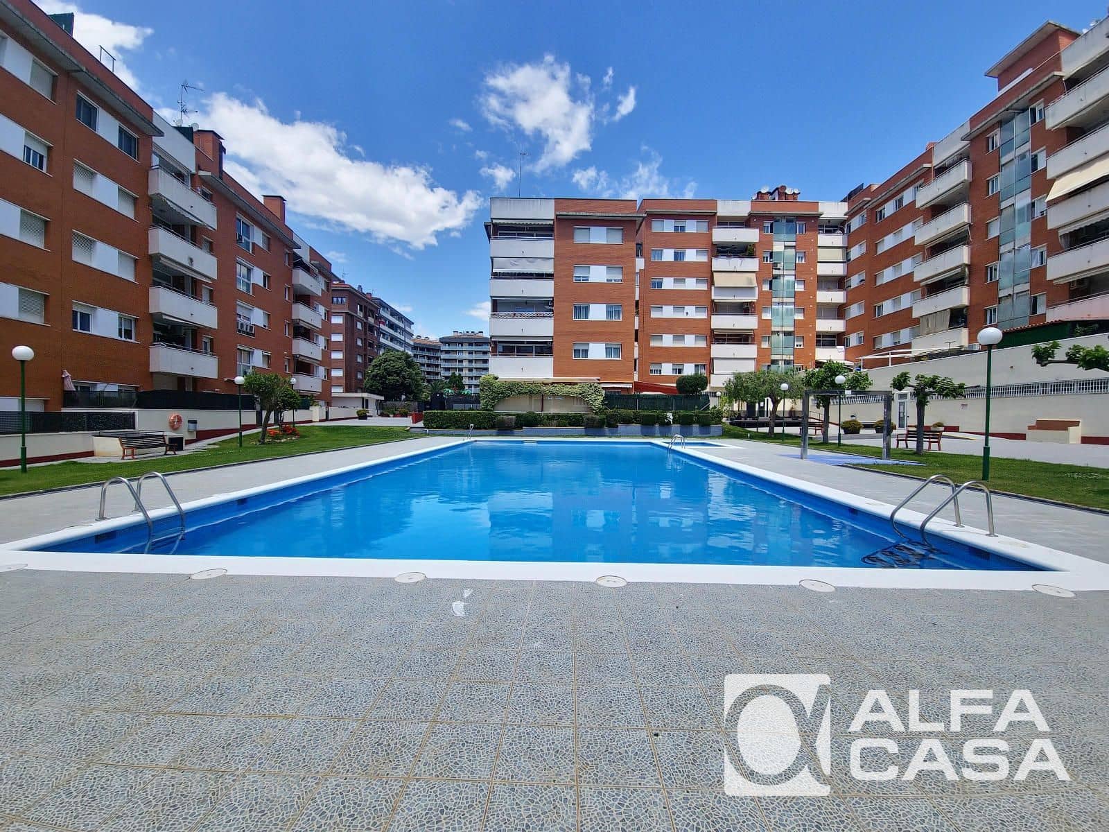 Piso de 3 habitaciones en Lloret de Mar en venta con piscina - 299.000 € (Ref: 9385877)