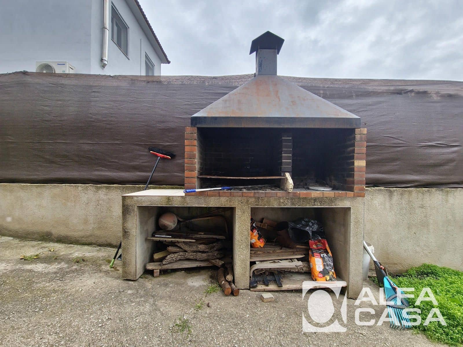 3 bedroom Villa for sale in Lloret de Mar with pool garage - € 360,000 (Ref: 9385881)