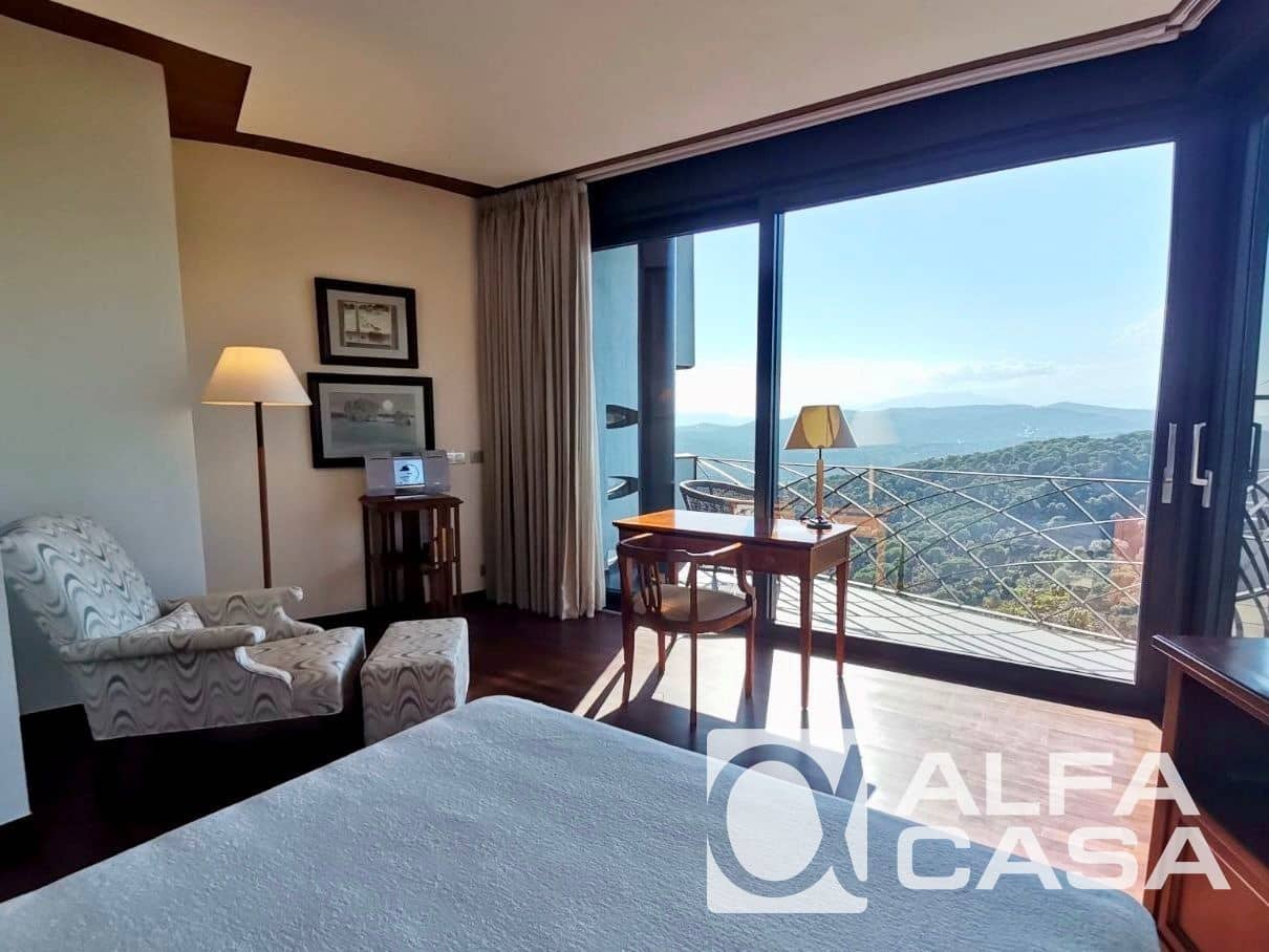 6 bedroom Villa for sale in Lloret de Mar with pool garage - € 1,990,000 (Ref: 9385890)