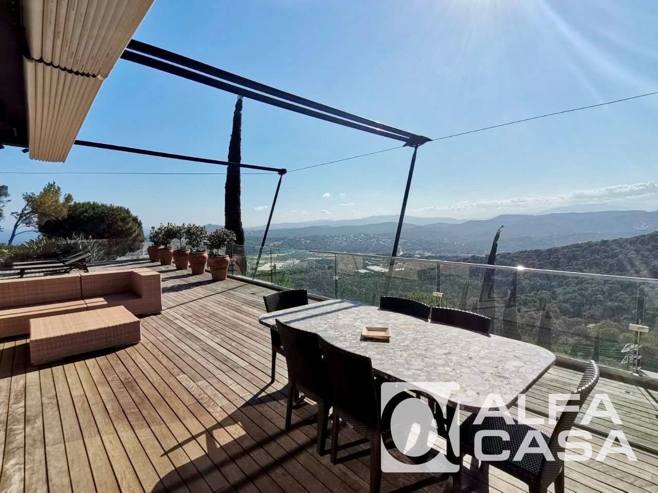 6 bedroom Villa for sale in Lloret de Mar with pool garage - € 1,990,000 (Ref: 9385890)