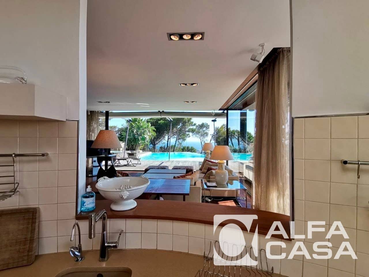6 bedroom Villa for sale in Lloret de Mar with pool garage - € 1,990,000 (Ref: 9385890)