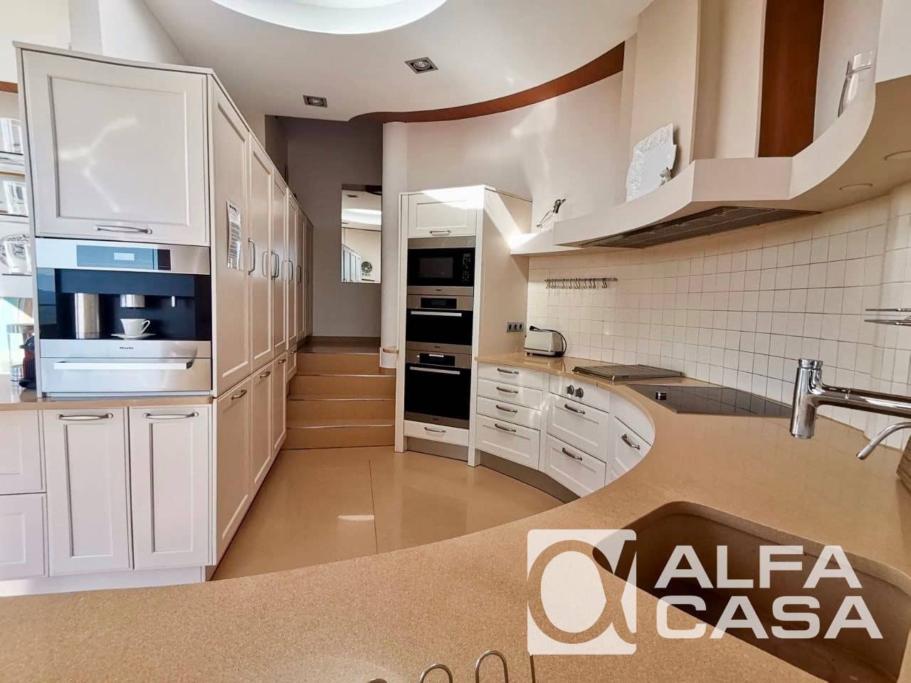 6 bedroom Villa for sale in Lloret de Mar with pool garage - € 1,990,000 (Ref: 9385890)