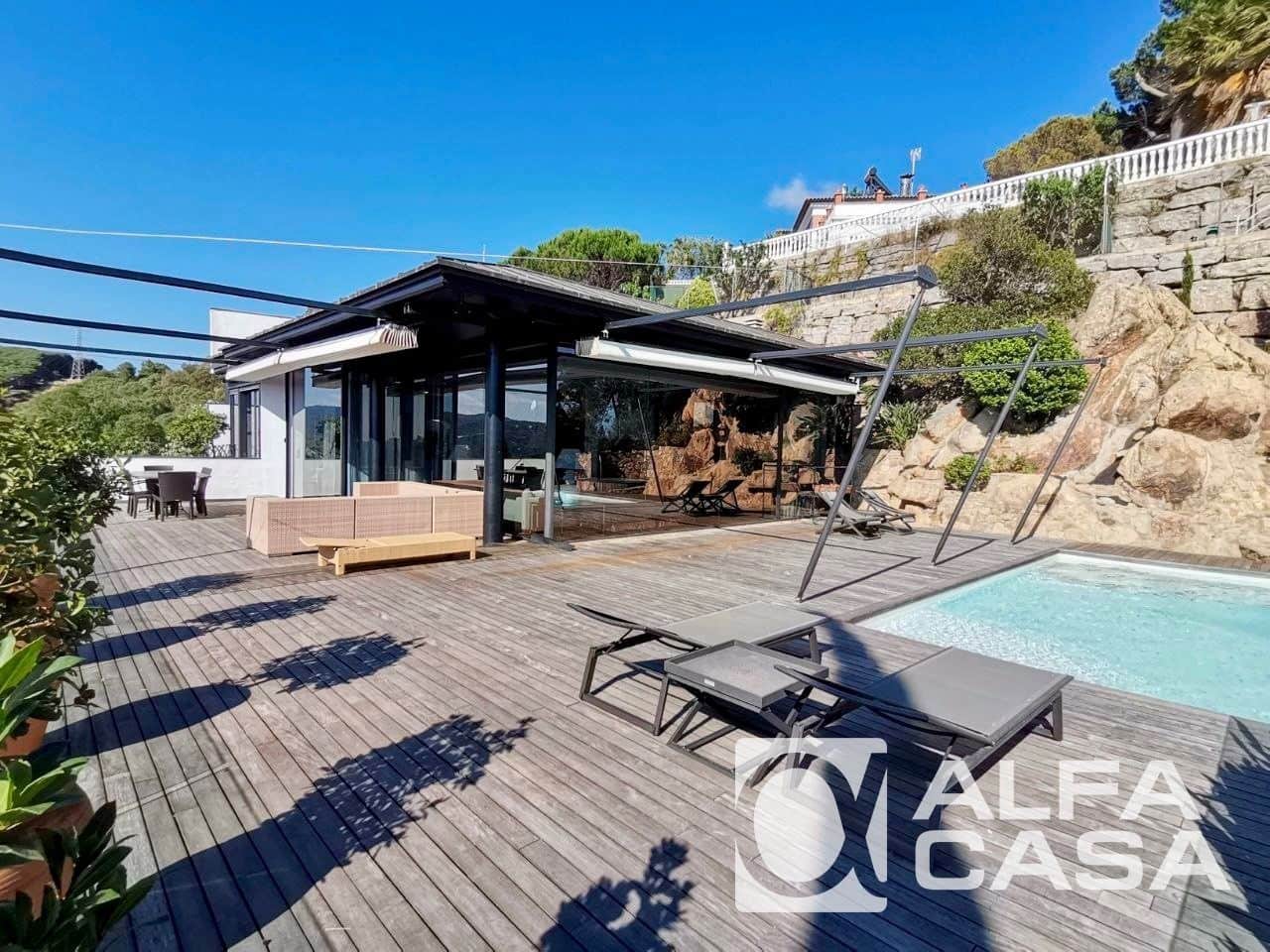 6 bedroom Villa for sale in Lloret de Mar with pool garage - € 1,990,000 (Ref: 9385890)