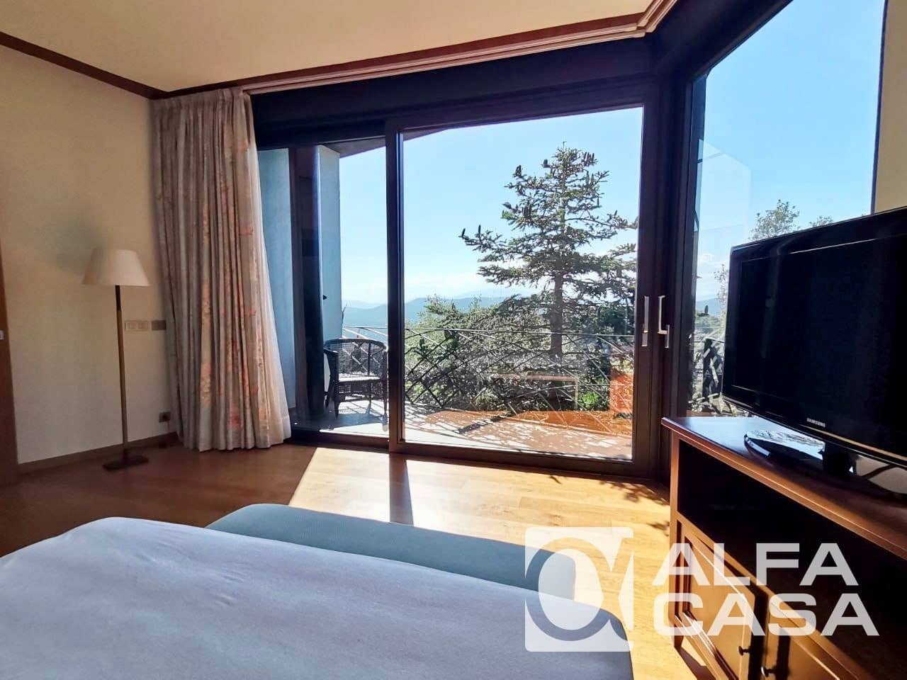 6 bedroom Villa for sale in Lloret de Mar with pool garage - € 1,990,000 (Ref: 9385890)