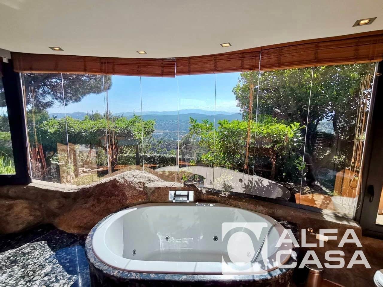 6 bedroom Villa for sale in Lloret de Mar with pool garage - € 1,990,000 (Ref: 9385890)